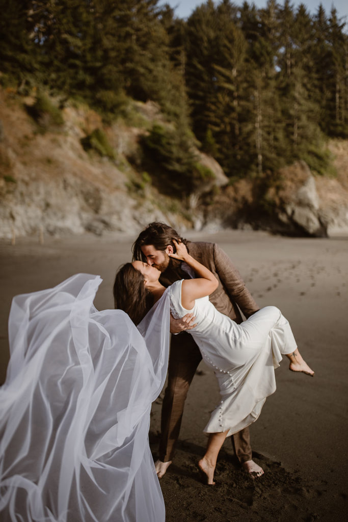 A couple kisses during their Samuel H Boardman State Park Elopement